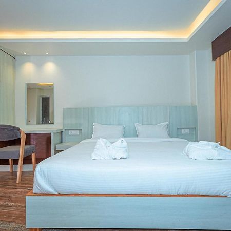 Appartamento Poms Penthouse Pokhara Esterno foto