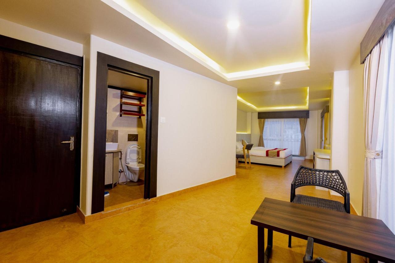 Appartamento Poms Penthouse Pokhara Esterno foto
