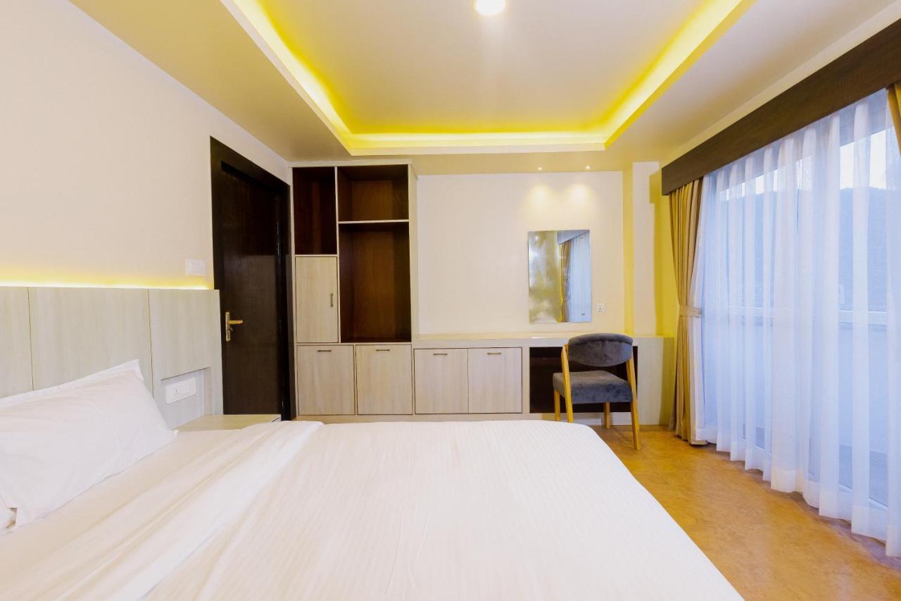 Appartamento Poms Penthouse Pokhara Esterno foto