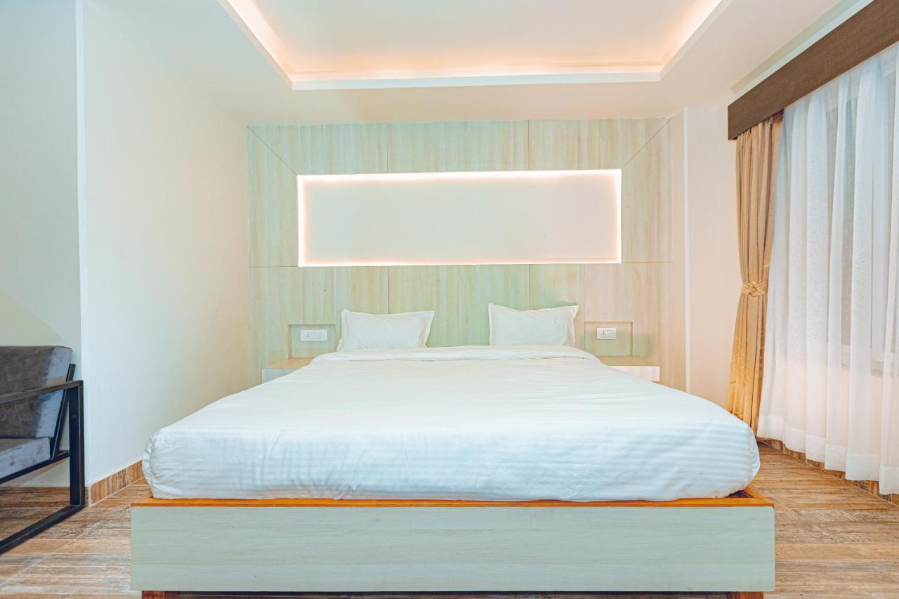 Appartamento Poms Penthouse Pokhara Esterno foto