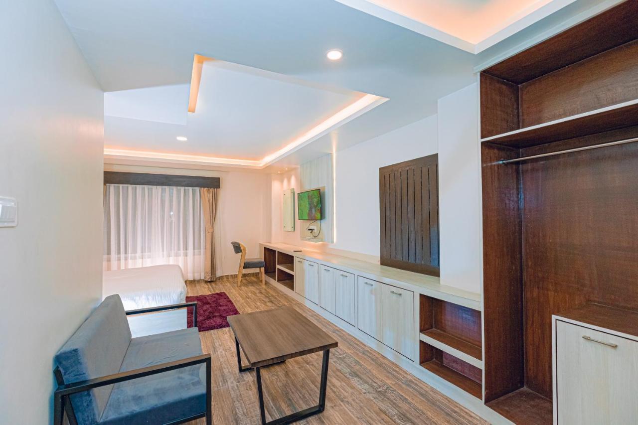 Appartamento Poms Penthouse Pokhara Esterno foto