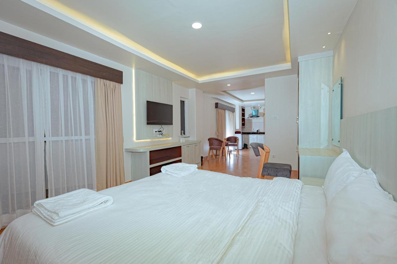 Appartamento Poms Penthouse Pokhara Esterno foto