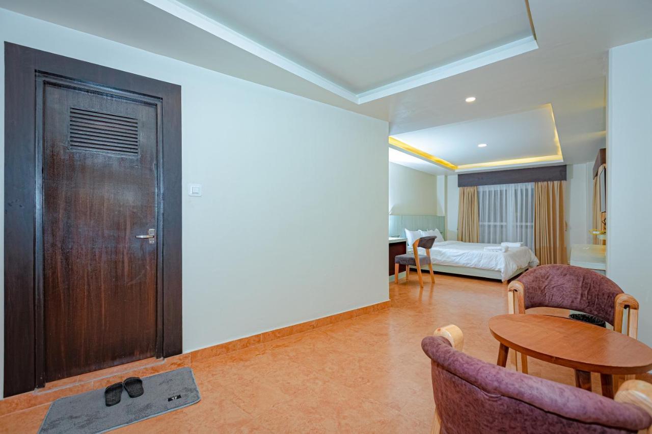 Appartamento Poms Penthouse Pokhara Esterno foto
