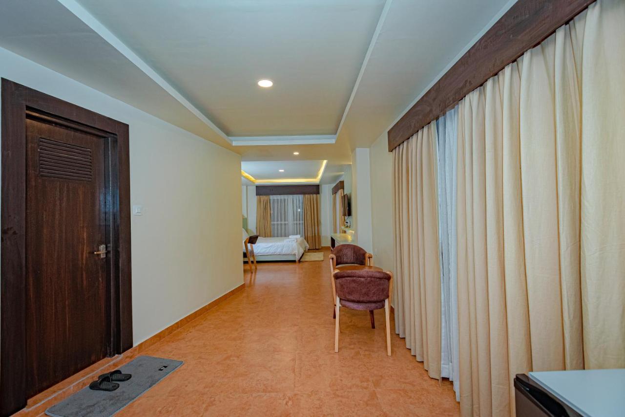 Appartamento Poms Penthouse Pokhara Esterno foto